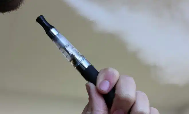 Cigarette électronique : qu'est-ce qu'un e-liquide et comment le choisir ?