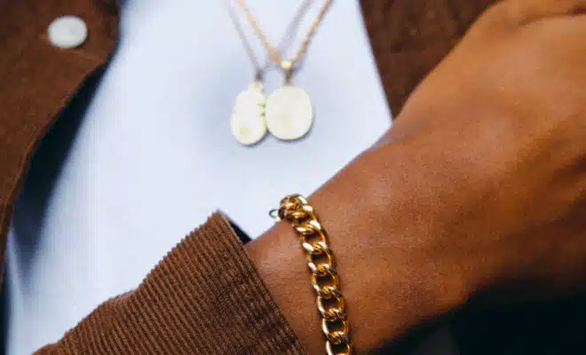 Les bijoux pour homme les plus populaires : un aperçu du style et de l'élégance